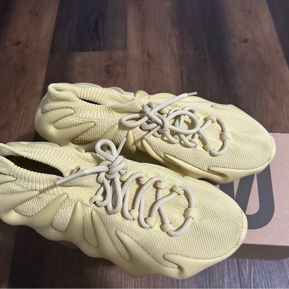 Yeezy Boost 450 size 9.5 Sulfur